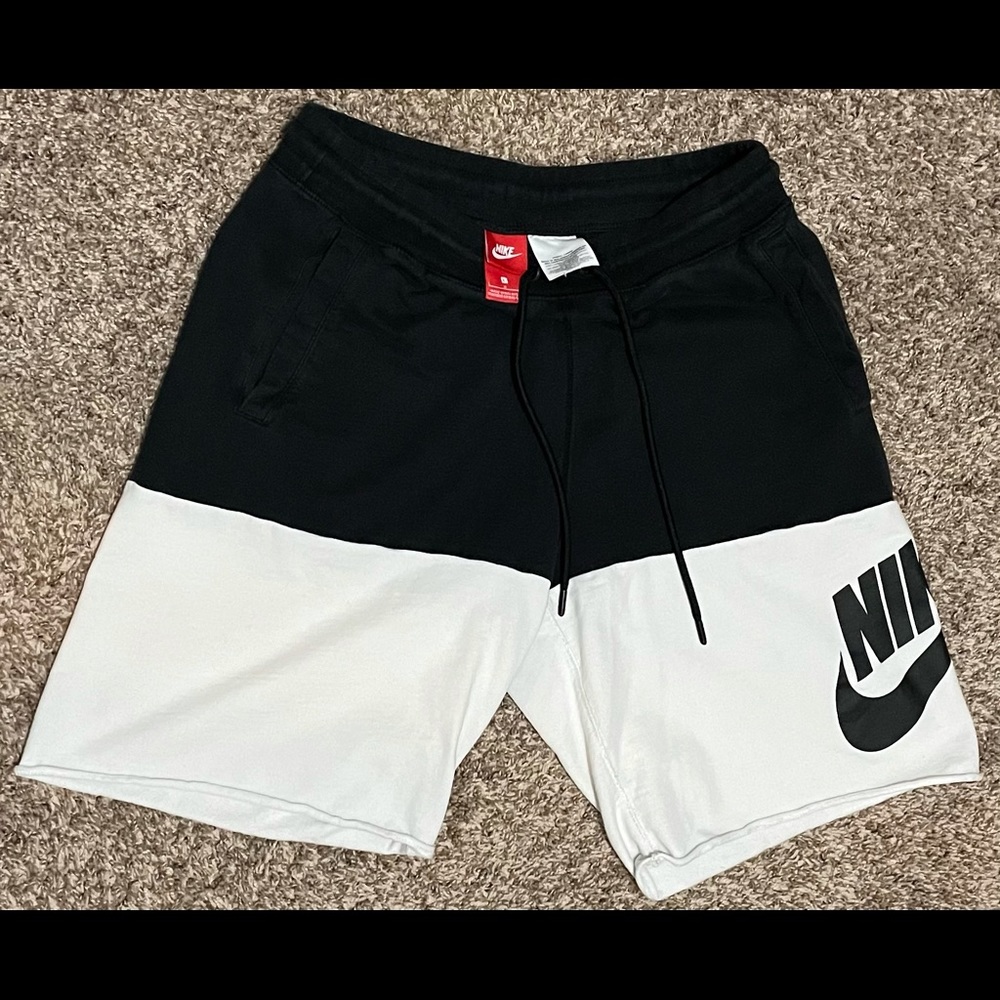 Nike Black/White Basketball Shorts L